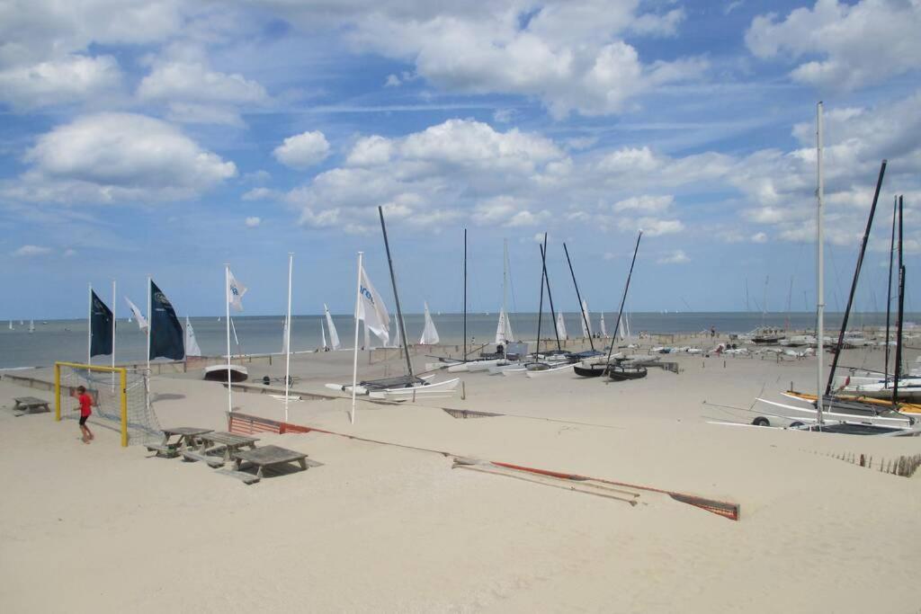 Appartement Residentie Astrid Met Private Parking Бредене Екстериор снимка
