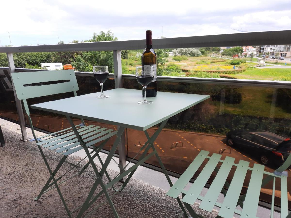 Appartement Residentie Astrid Met Private Parking Бредене Екстериор снимка