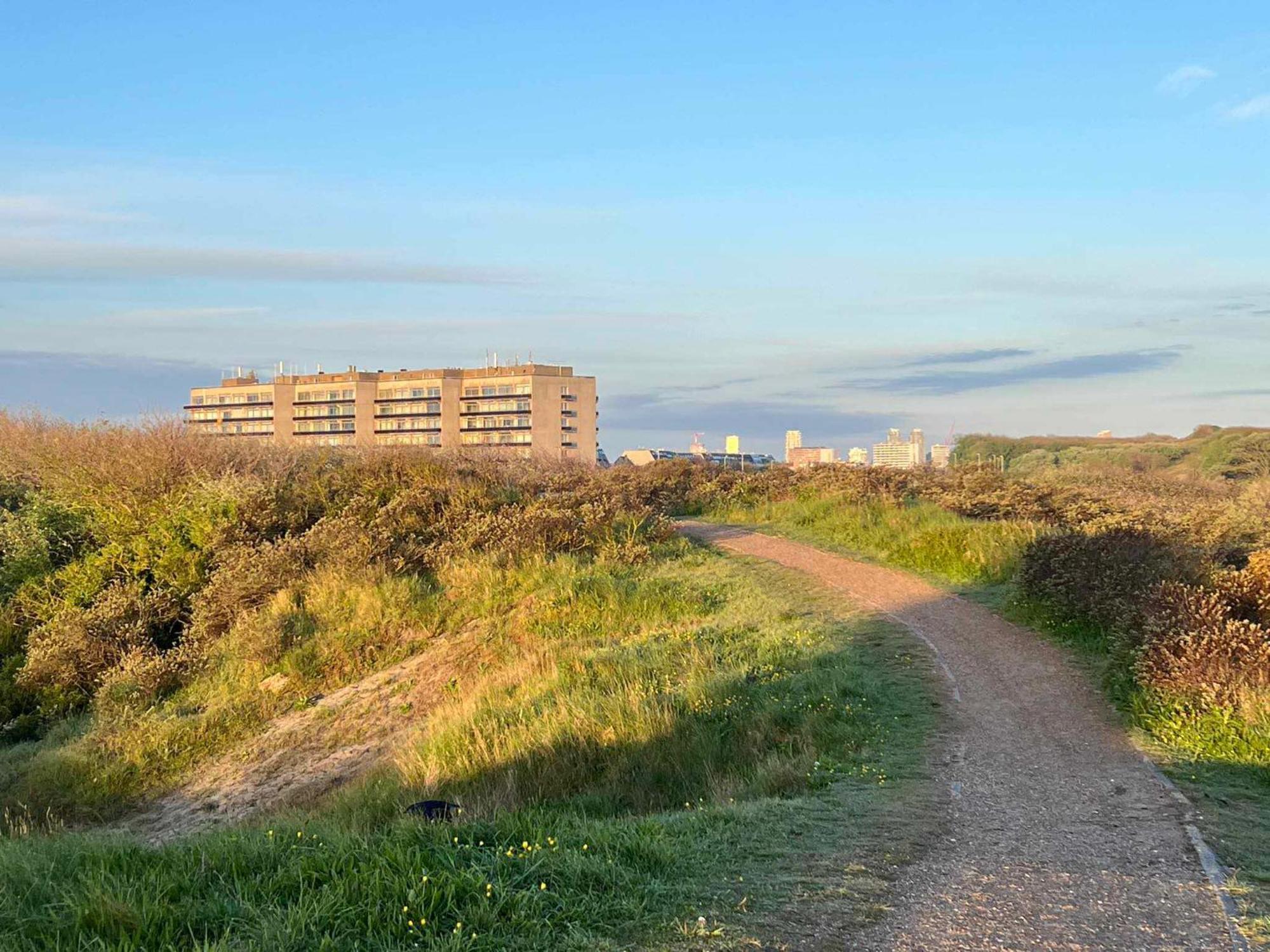 Appartement Residentie Astrid Met Private Parking Бредене Екстериор снимка